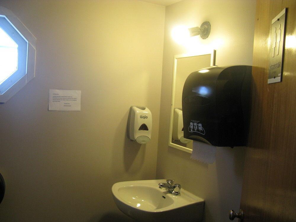 Brackley Beach Hostel Екстер'єр фото